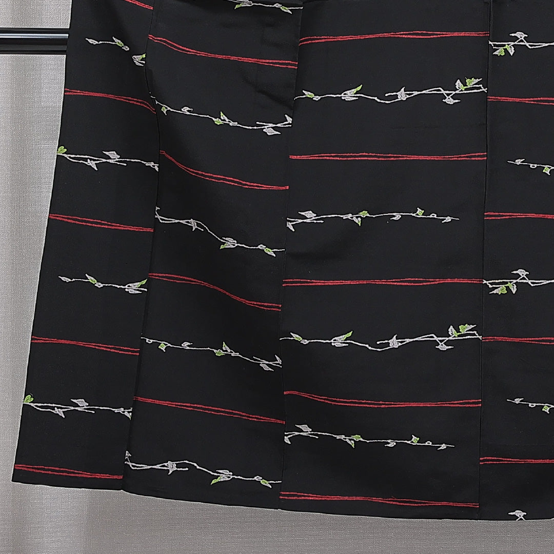 紬 単衣 身丈150cm 裄丈61cm 正絹 Sランク カジュアル 広衿 Sサイズ 刺繍 植物柄 黒系 RP 1223-15970