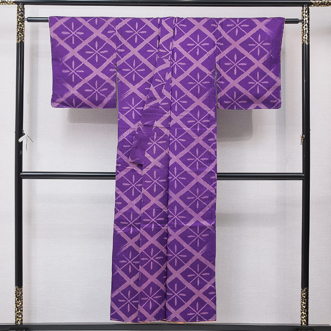 アンティーク 銘仙の着物 袷 身丈149cm 裄丈63cm 正絹 Aランク バチ衿 XSサイズ 花菱 紫系 RP 1223-16770
