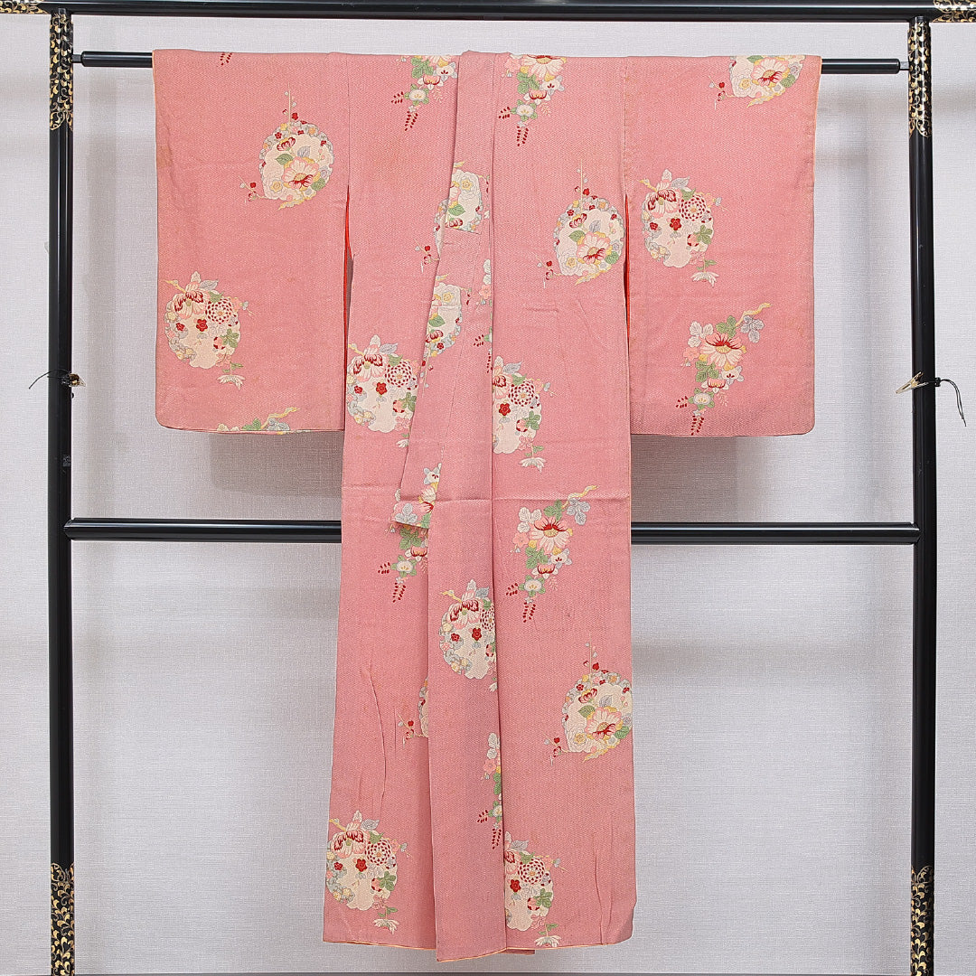 アンティーク 付下げ 袷 身丈145cm 裄丈60cm 正絹 Cランク XSサイズ バチ衿 紋意匠 紗綾形 雪輪 牡丹 ピンク系 1261-15977