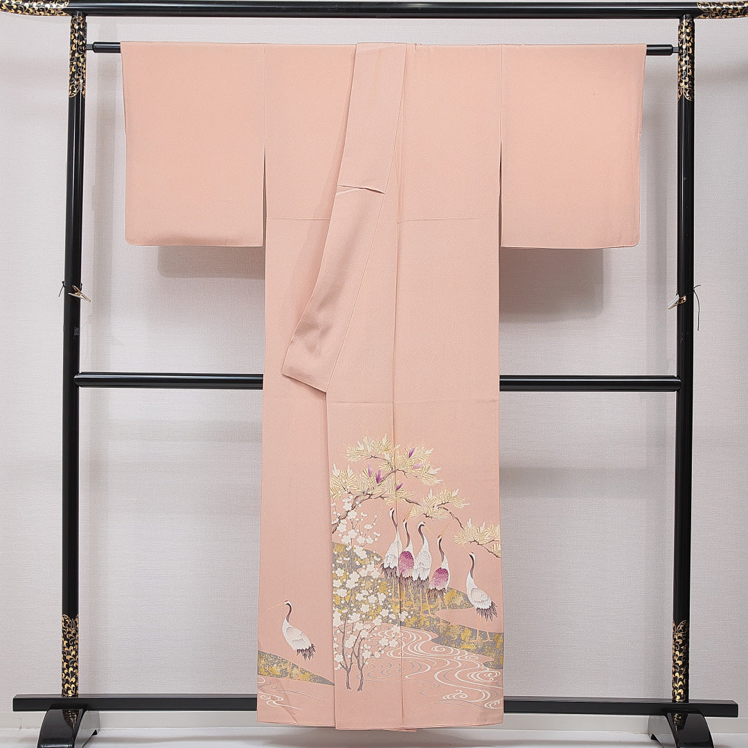 訪問着 袷 身丈155cm 裄丈60cm 正絹 Aランク Mサイズ 広衿 一つ紋（蔦） セミフォーマル 鶴 梅 落款 ピンク系 1212-15489