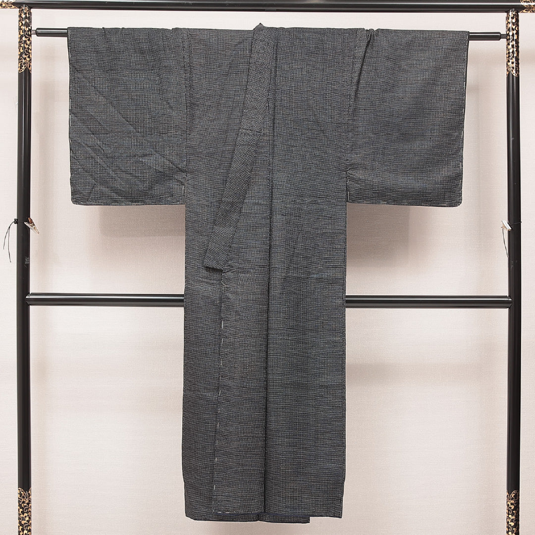 男着物 袷 身丈141cm 裄丈65cm 正絹 Cランク カジュアル バチ衿 Mサイズ 亀甲 紺系 LP 1224-16918