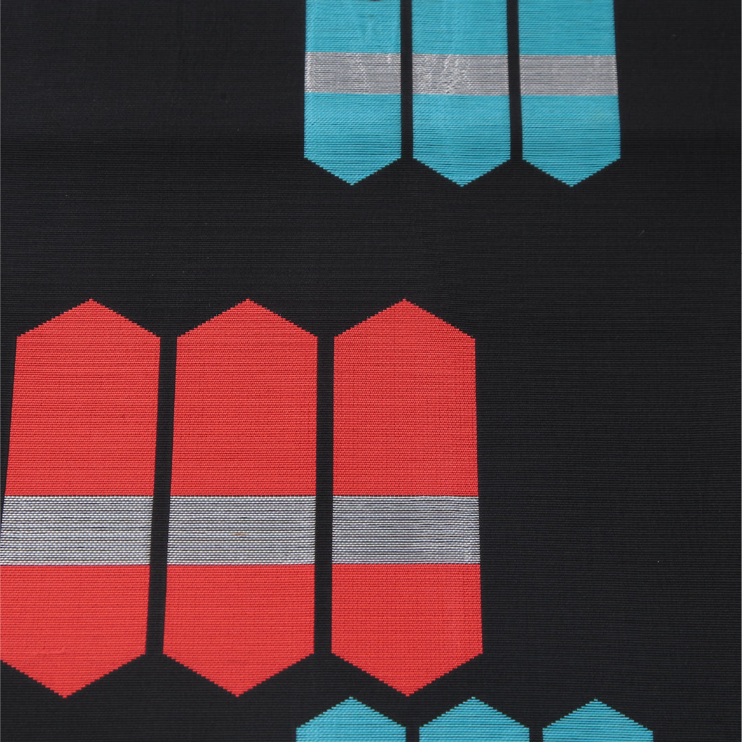 八寸名古屋帯 帯丈408cm カジュアル 開き仕立て 全通 Aランク 正絹 博多織 創作柄 黒系 1224-04045