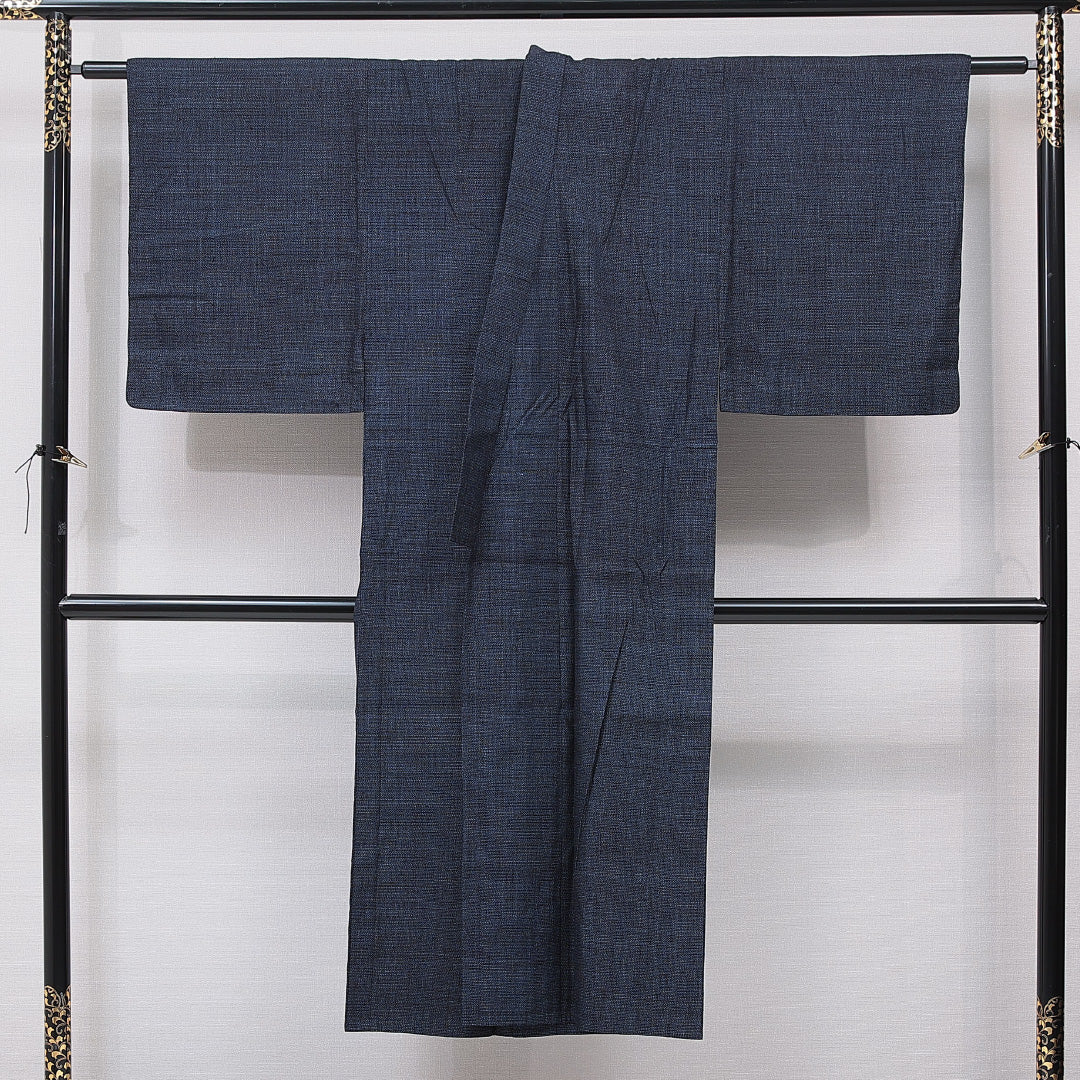 男着物 単衣 身丈139cm 裄丈66cm 正絹 Aランク カジュアル 棒衿 Sサイズ 居敷当て 肩当て 亀甲絣 紺系 RP 1224-15897
