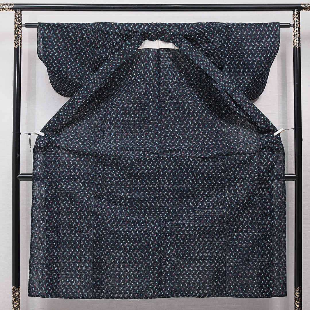 洗える着物 木綿の紬 単衣 身丈150cm 裄丈59cm 木綿 Aランク カジュアル バチ衿 Sサイズ 肩当て 創作柄 紺系 RP 1223-15372