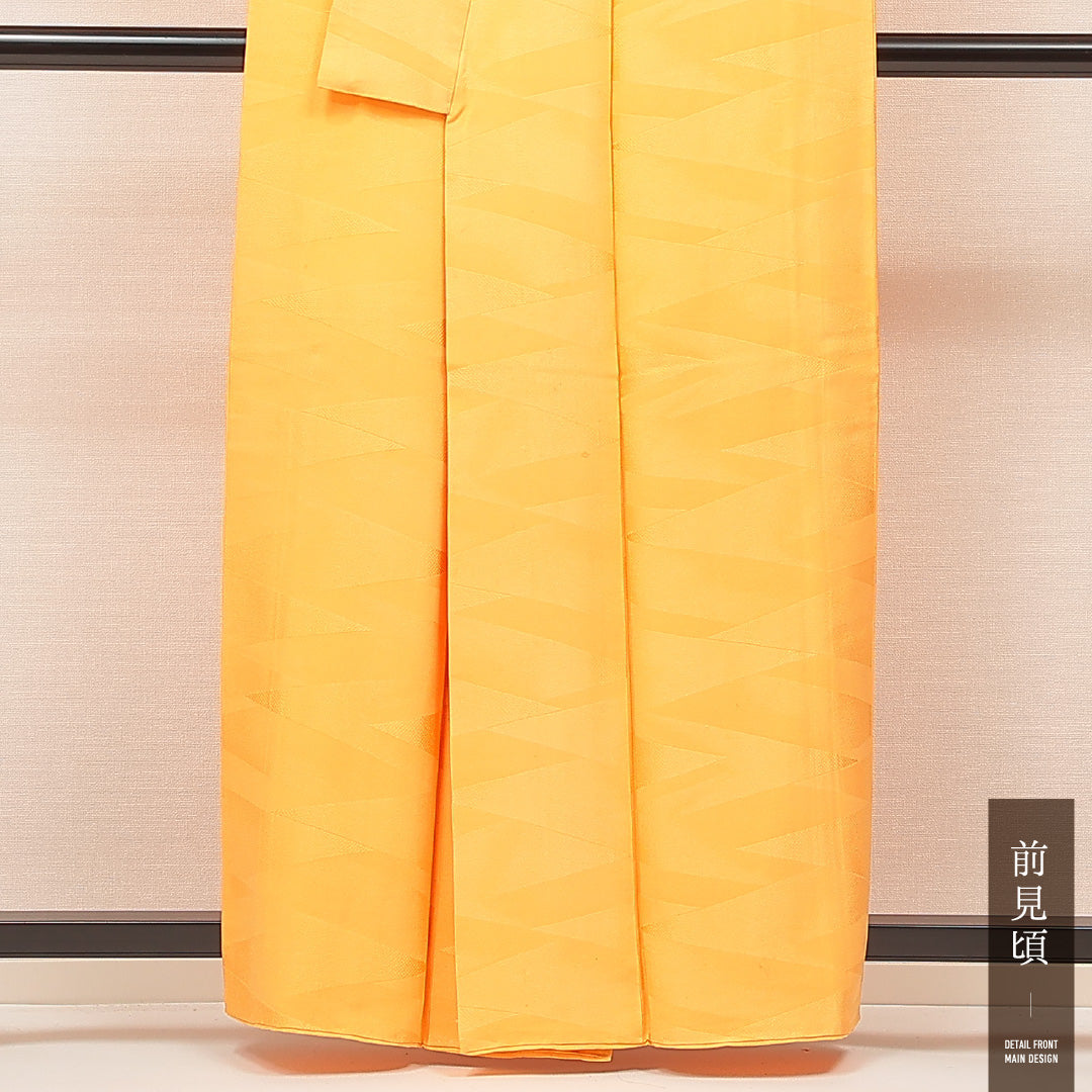 色無地 袷 身丈161cm 裄丈65cm 正絹 Cランク Lサイズ 広衿 一つ紋（丸に違い鷹の羽） セミフォーマル 紋意匠 幾何学文様 織り出し 黄系 1214-16889