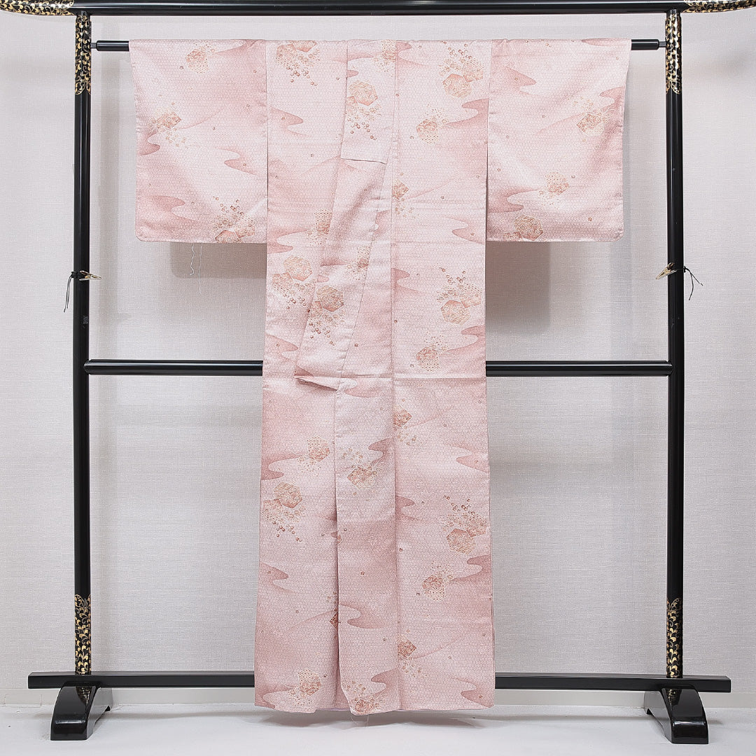 小紋 洗える着物 袷 身丈158cm 裄丈64cm ポリエステル Sランク Mサイズ 広衿 インフォーマル 亀甲 梅 ピンク系 1215-15800