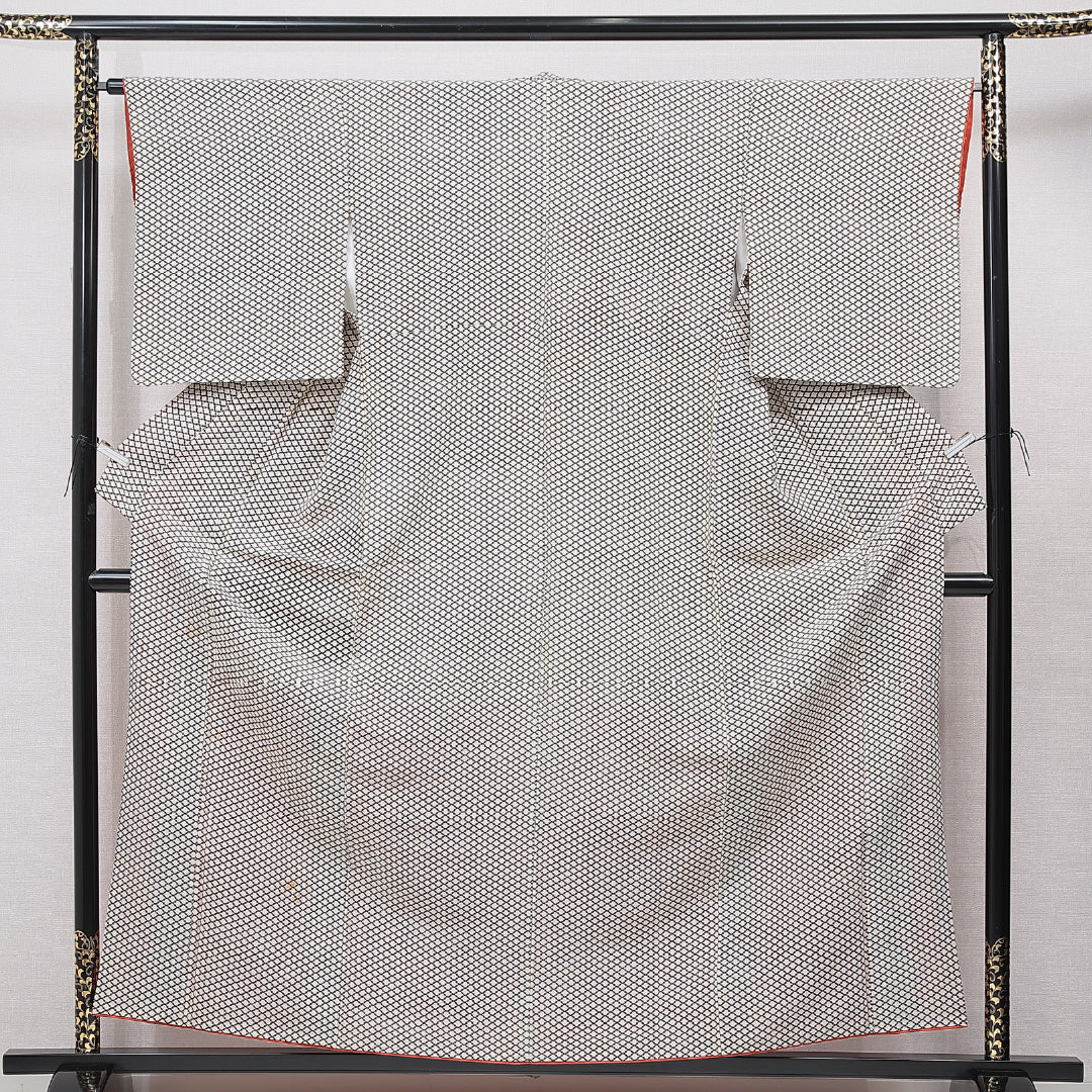 小紋 洗える着物 袷 身丈158cm 裄丈64cm ポリエステル Bランク Mサイズ バチ衿 インフォーマル 松皮菱 黒系 白系 1215-15807