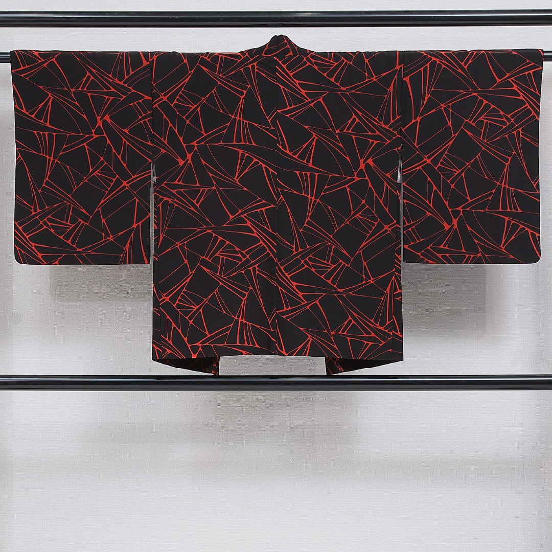 羽織 袷 身丈74cm 裄丈63cm 正絹 Bランク Sサイズ カジュアル 紐あり ちりめん 抽象柄 黒系 1217-16158