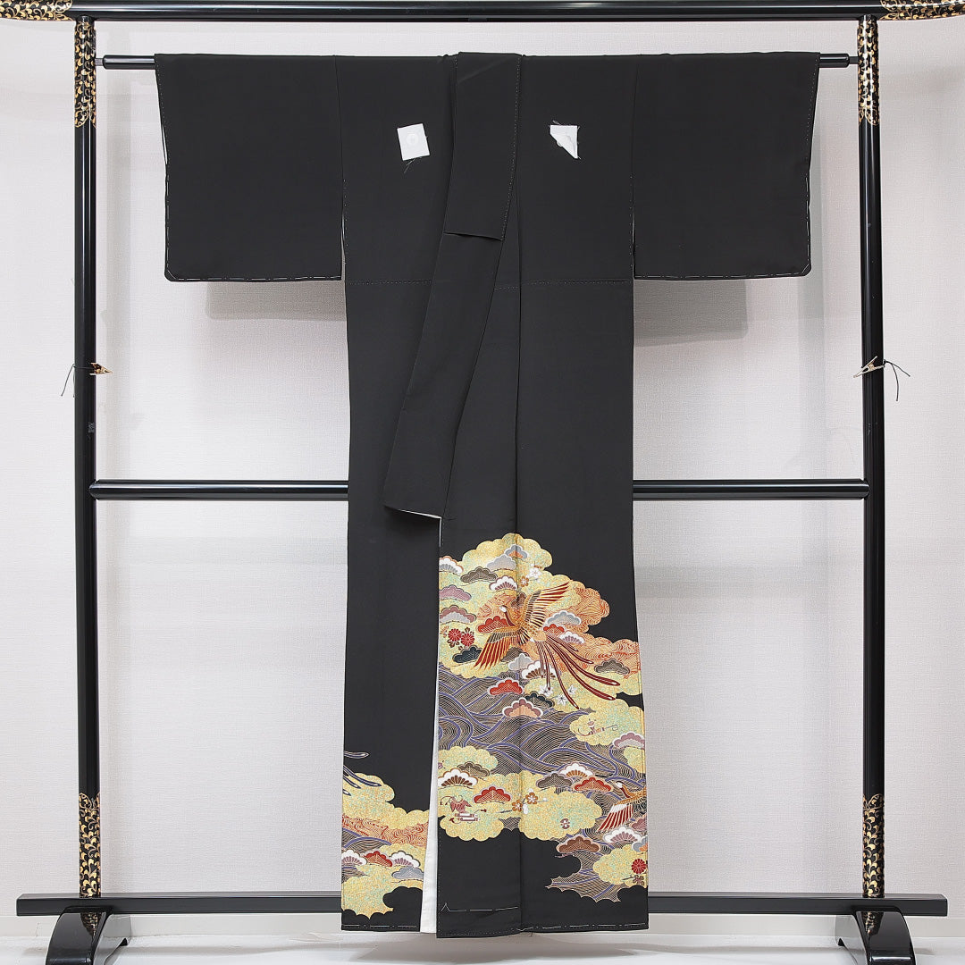 新古品 黒留袖 袷 身丈156cm 裄丈62cm 五つ紋 下がり藤 フォーマル Nランク Mサイズ 正絹 比翼仕立て 広衿 尾長鳥 菊 松 落款 しつけ糸 1211-F0656