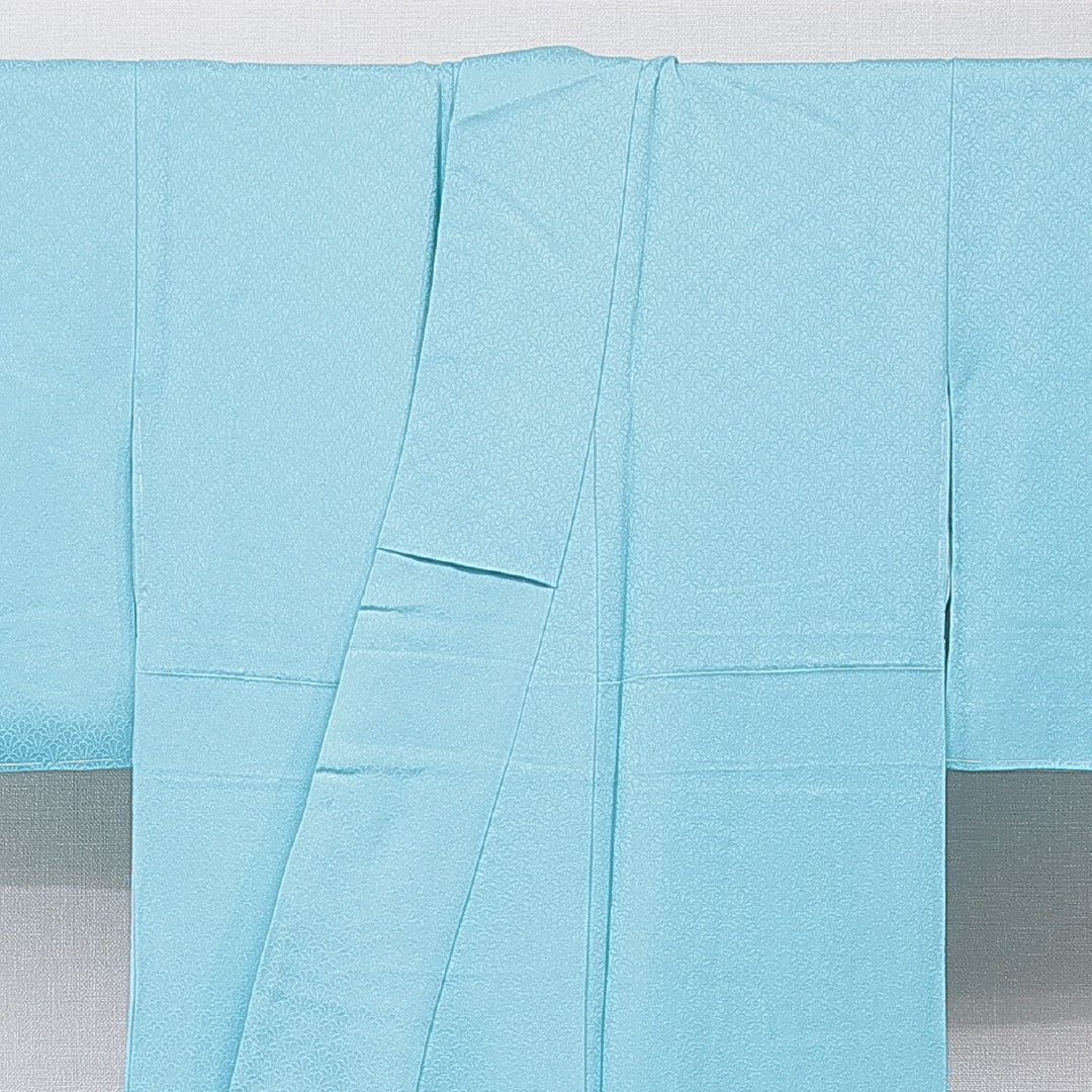 色無地 袷 身丈151cm 裄丈61cm 正絹 Aランク Sサイズ 広衿 一つ紋（五三桐） セミフォーマル 紋意匠 菊 無地 水色系 1214-15900