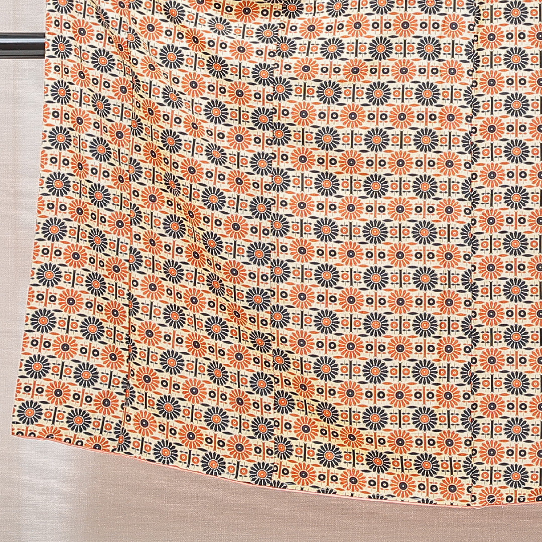 小紋 袷 身丈148cm 裄丈62cm 正絹 Sランク XSサイズ バチ衿 インフォーマル 菊 ベージュ系 1215-15231