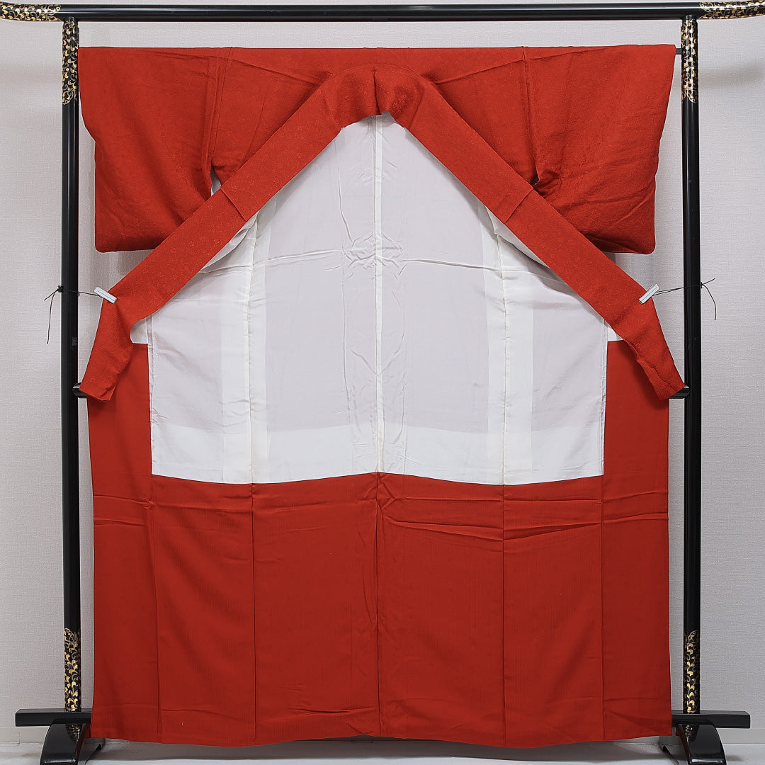 色無地 洗える着物 袷 身丈166cm 裄丈67cm ポリエステル Sランク XLサイズ 広衿 一つ紋（蔦柏） セミフォーマル 紋意匠 花柄 織り出し 赤系 1214-16087