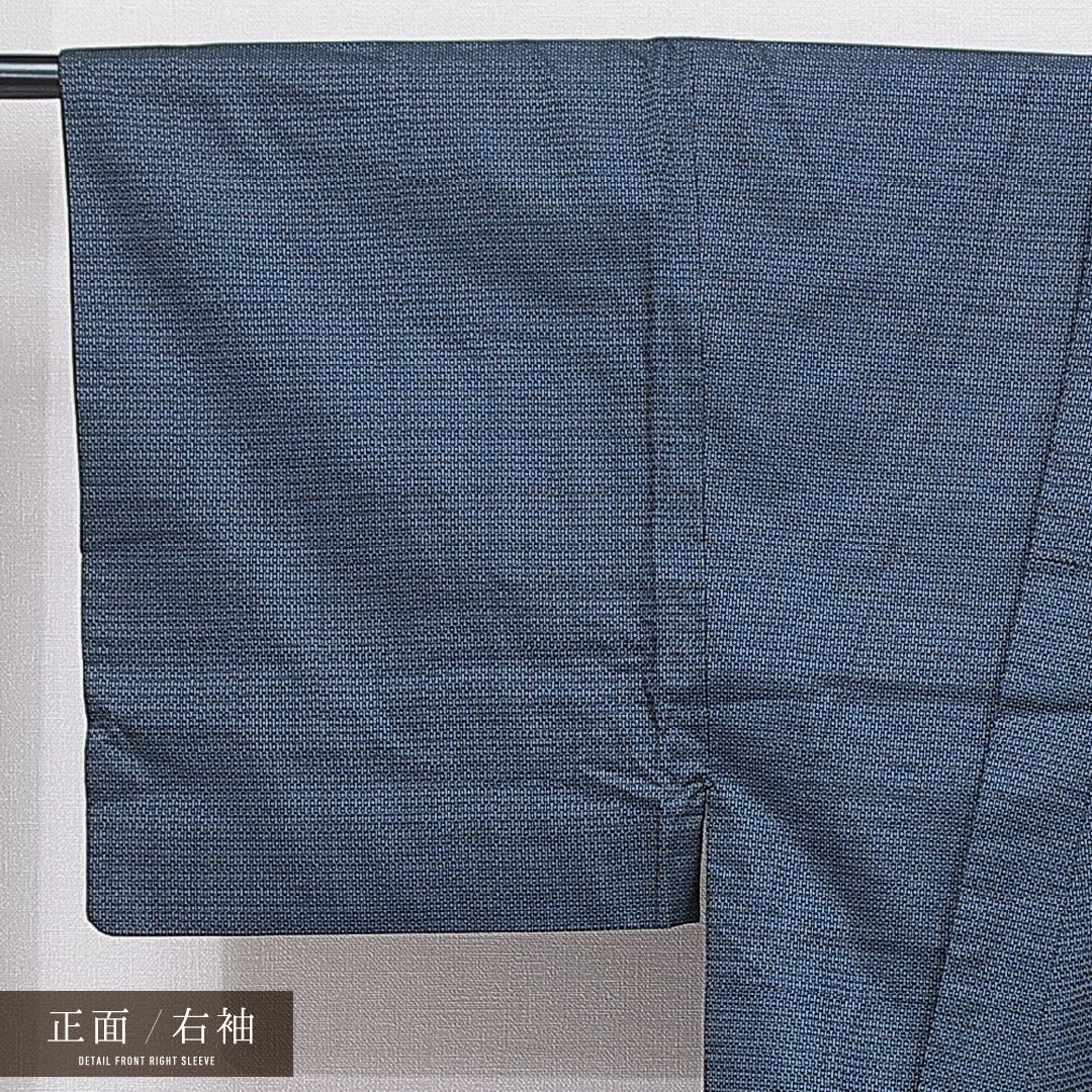 男着物 (大島紬) 袷 身丈135cm 裄丈68cm 正絹 Sランク インフォーマル 棒衿 Sサイズ 亀甲 紺系 RP 1224-15528
