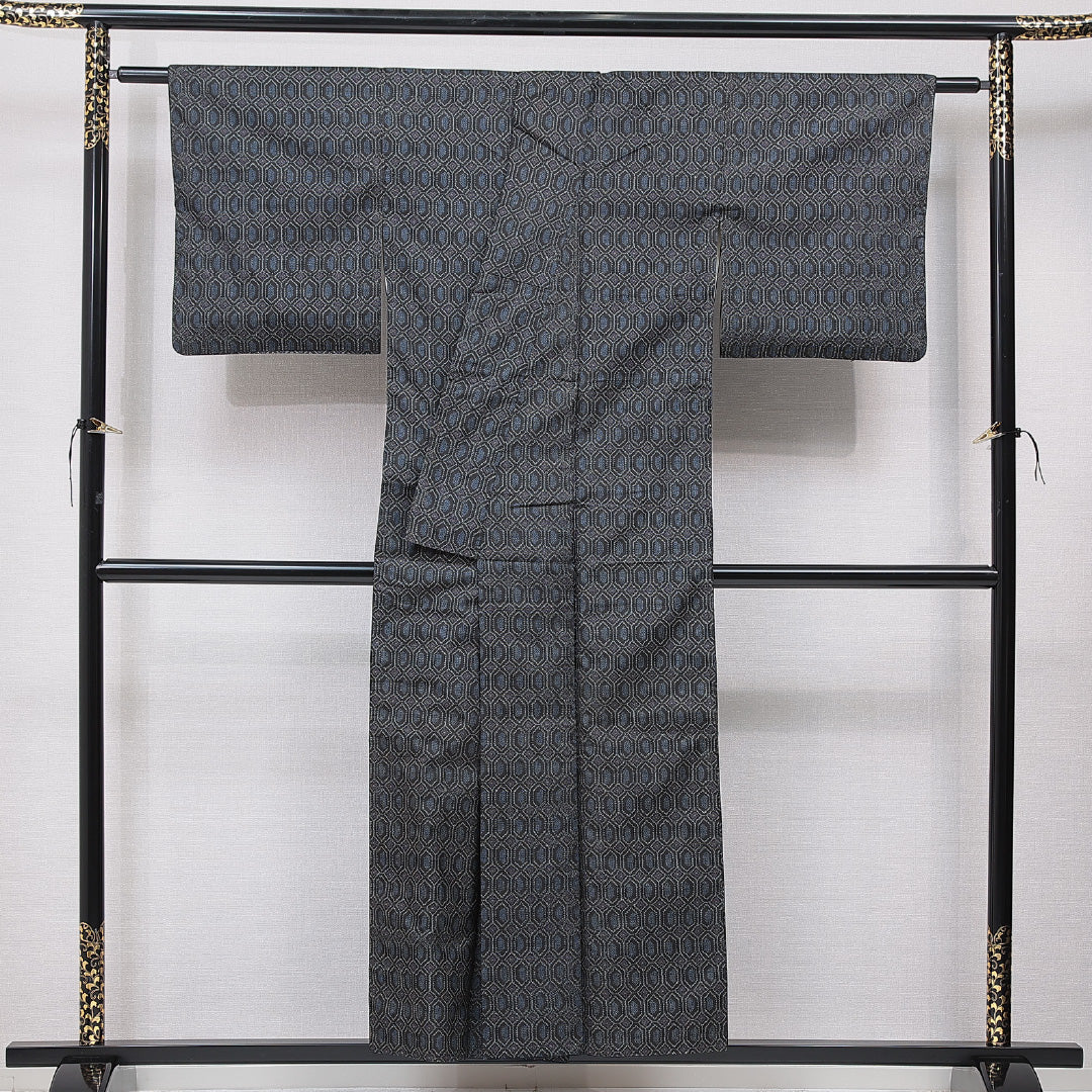 紬 袷 身丈153cm 裄丈63cm 正絹 Cランク カジュアル 広衿 Sサイズ 亀甲 紺系 HP 1223-15709