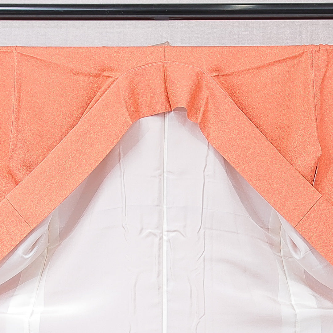 新古品 色無地 袷 身丈169cm 裄丈67cm 正絹 Nランク XLサイズ 広衿 一つ紋（丸に上がり藤） セミフォーマル 無地 作家物 落款 証紙 しつけ糸 朱系 ピンク系 1214-15113