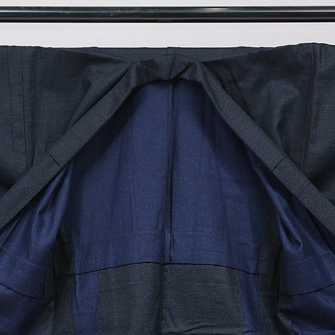 ウールの男着物（紬） 洗える着物 単衣 身丈141cm 裄丈67cm ウール Cランク Mサイズ 棒衿 カジュアル 居敷当て 肩当て 無地 紺系 1219-15763