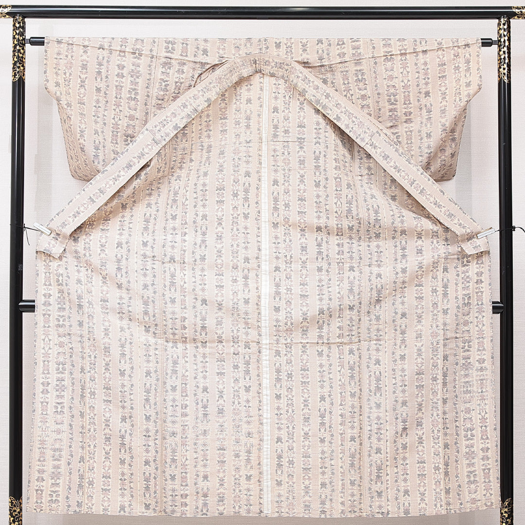 洗える着物 木綿の紬 単衣 身丈150cm 裄丈62cm 木綿 Sランク カジュアル バチ衿 Sサイズ 肩当て 縞 ベージュ系 PO 1223-15338