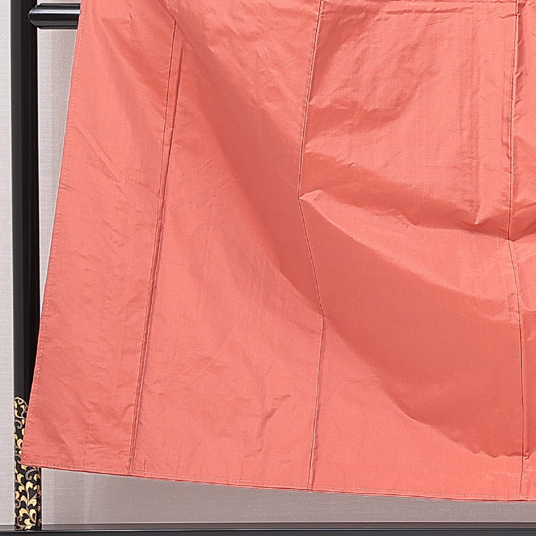 未使用品 紬 袷 身丈155cm 裄丈65cm 正絹 Nランク カジュアル 広衿 Mサイズ しつけ糸 無地 朱系 RP 1223-15111