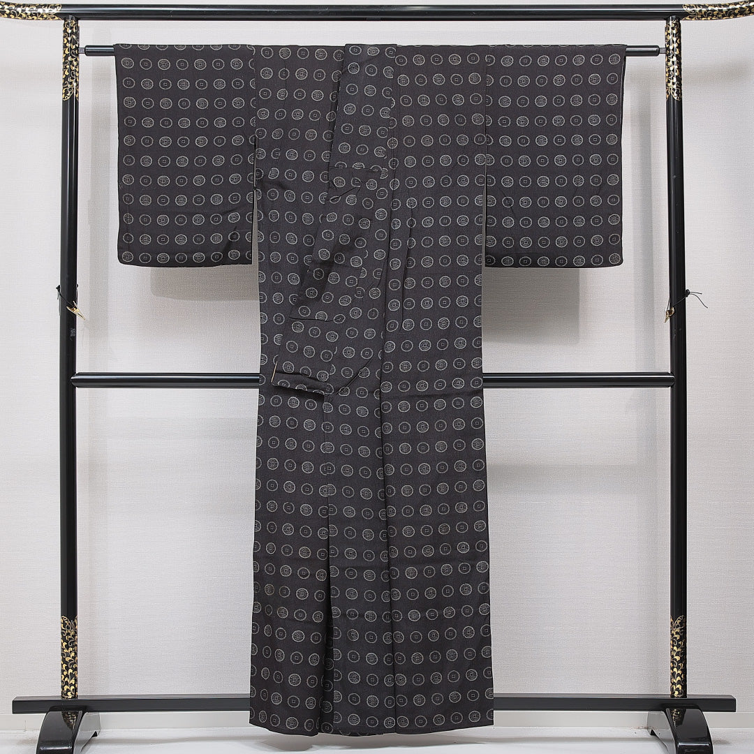 紬 袷 身丈158cm 裄丈60cm 正絹 Cランク カジュアル バチ衿 Mサイズ 居敷当て 創作柄 黒系 LP 1223-15356