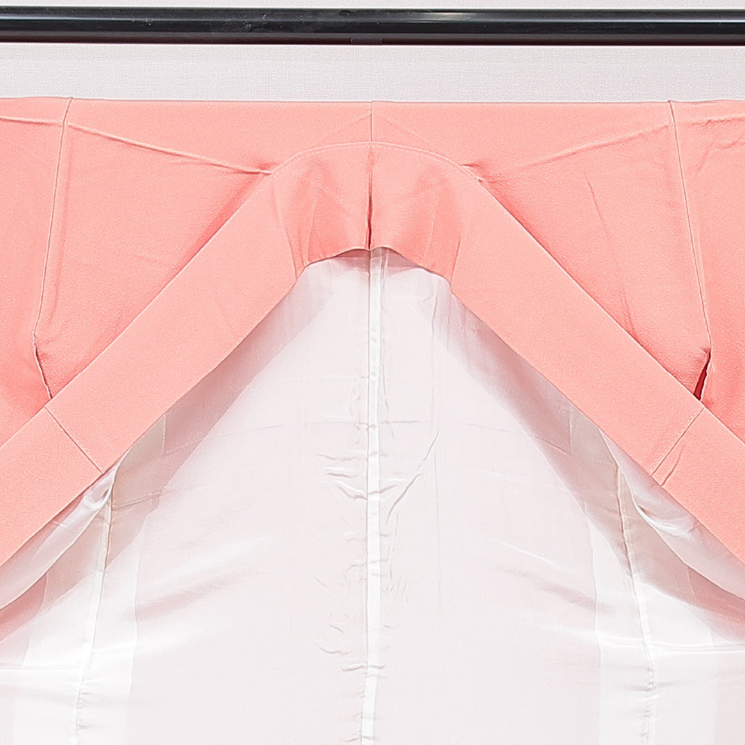 色無地 袷 身丈158cm 裄丈65cm 正絹 Aランク Mサイズ 広衿 一つ紋（剣菱） セミフォーマル 無地 朱系 1214-15652