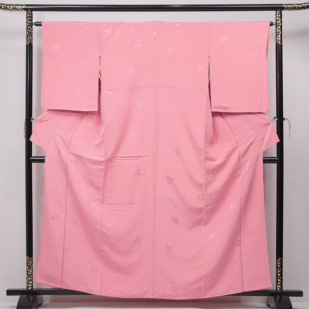 色無地 袷 身丈160cm 裄丈63cm 正絹 Aランク Lサイズ 広衿 一つ紋（五三桐） セミフォーマル 紋意匠 花柄 織り出し ピンク系 1214-15779