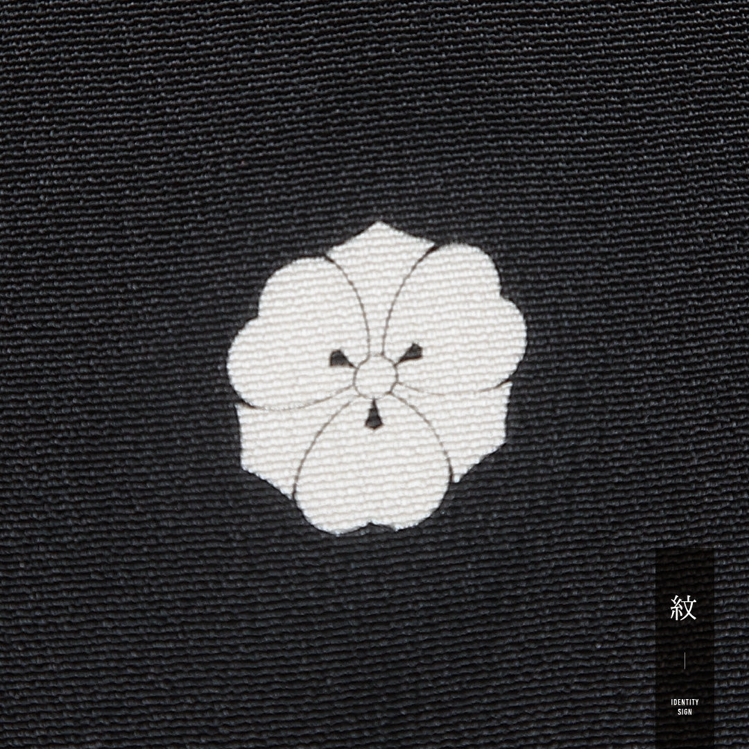 黒留袖 袷 身丈157cm 裄丈62cm 五つ紋 剣片喰 フォーマル Aランク Mサイズ 正絹 比翼仕立て 広衿 鶴 松竹梅 金駒刺繍 1211-F0743