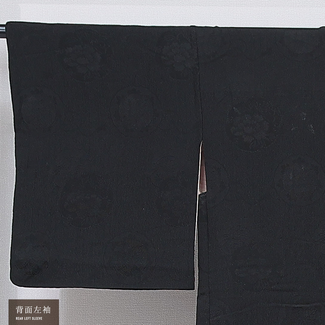 黒羽織 袷 身丈81cm 裄丈62cm 正絹 Aランク 一つ紋 (五三桐) 紋意匠 (雪輪) セミフォーマル Sサイズ 紐あり 無地 黒系 RP 1233-15303