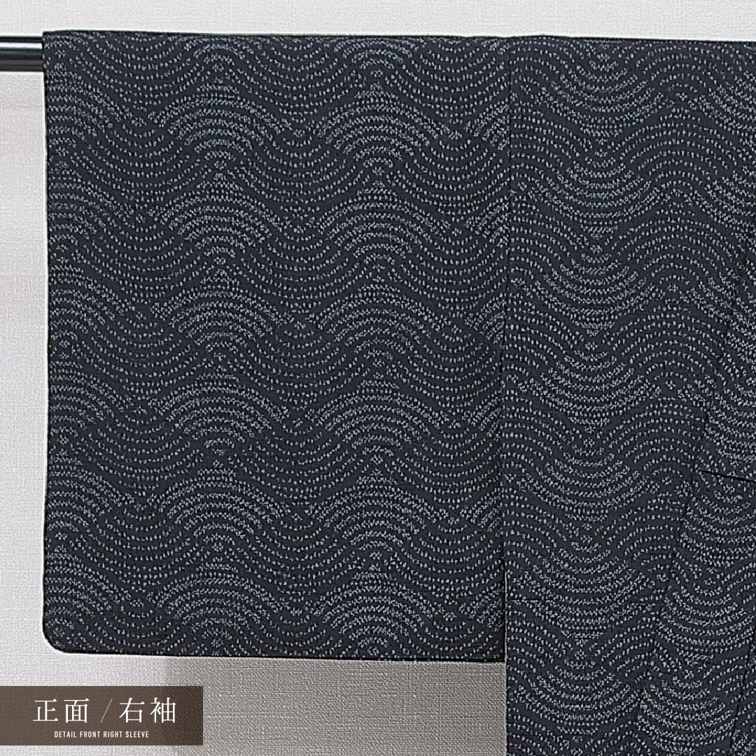 未使用品 紬 単衣 身丈145cm 裄丈61cm 正絹 Sランク XSサイズ バチ衿 カジュアル 居敷当て 肩当て 菱 グレー系 黒系 1216-15664