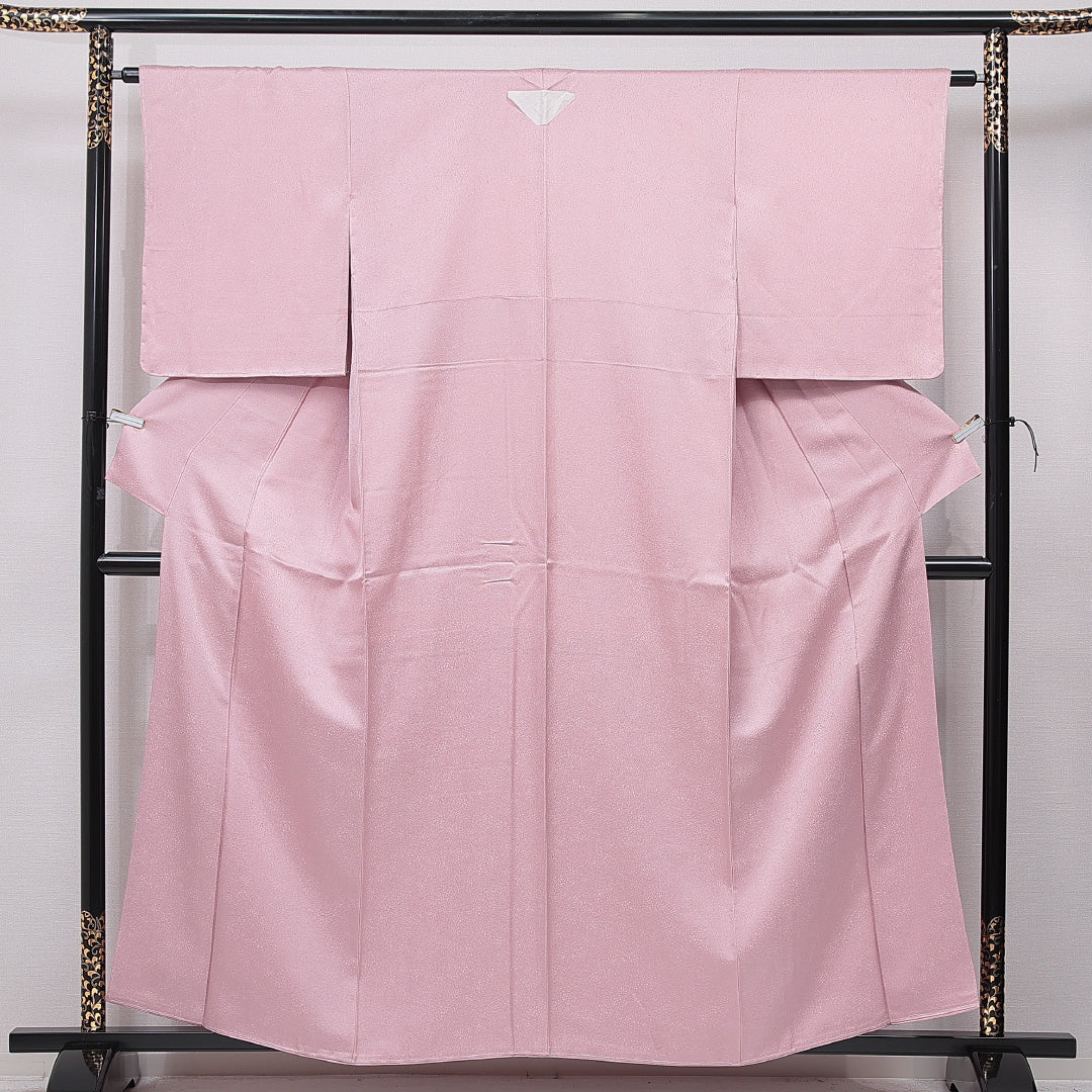 色無地 袷 身丈157cm 裄丈62cm 正絹 Sランク Mサイズ 広衿 一つ紋（丸に桔梗） セミフォーマル 紋意匠 抽象柄 無地 ピンク系 1214-15737