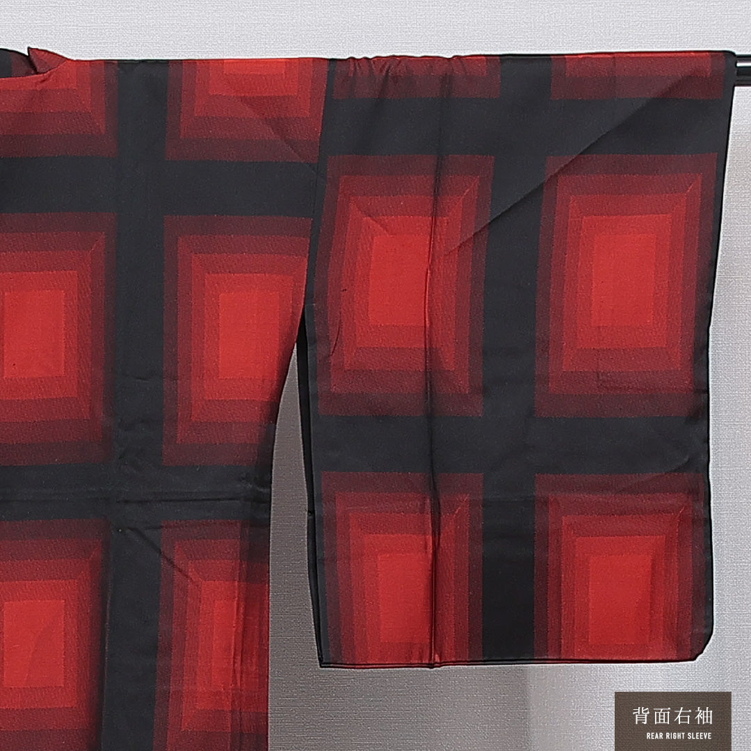 道行コート 洗える着物 単衣 身丈124cm 裄丈63cm ポリエステル Cランク Sサイズ フォーマル ポケットあり 幾何学柄 赤系 黒系 1263-16139