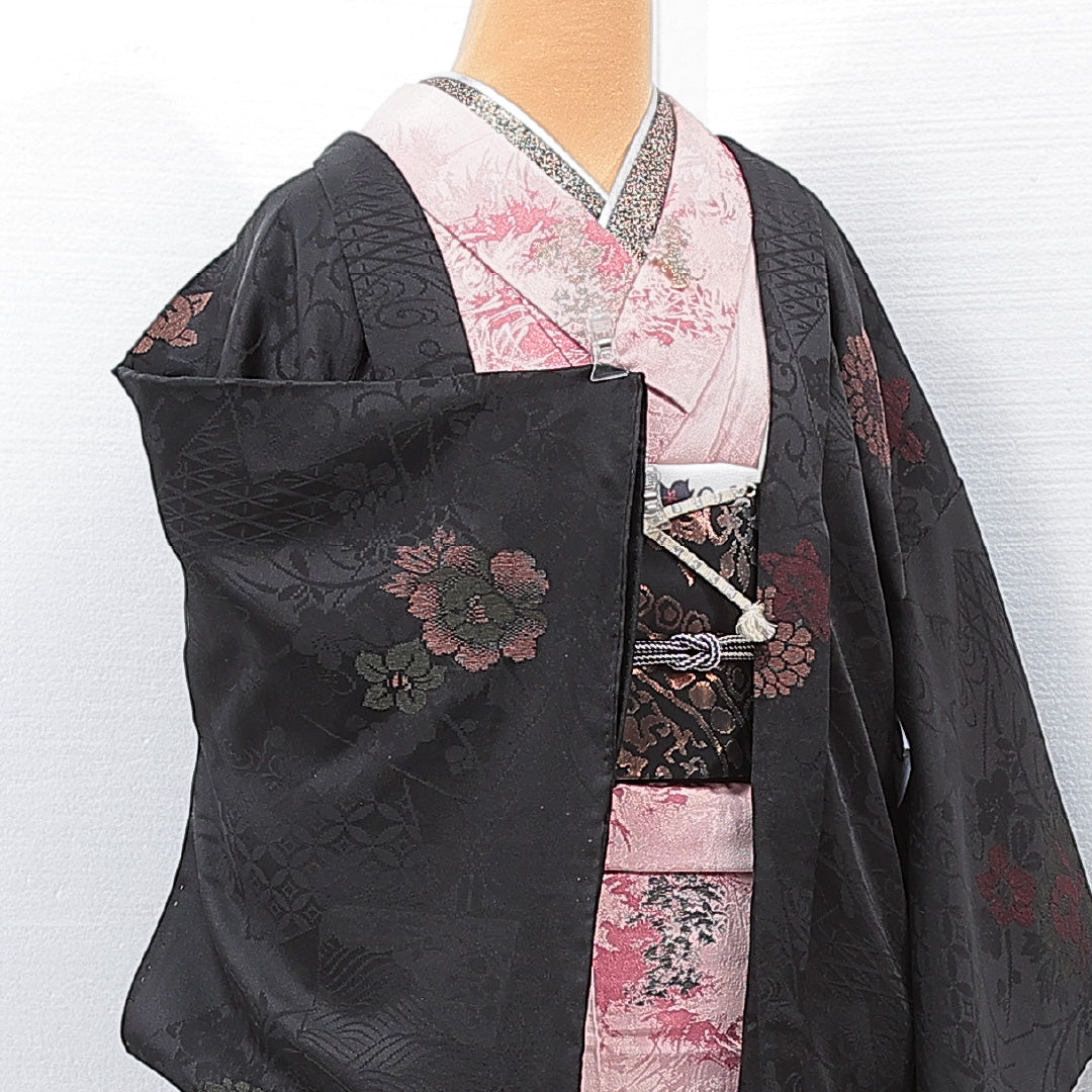 羽織 袷 身丈77cm 裄丈62cm 正絹 Aランク Sサイズ 一つ紋（三つ柏） セミフォーマル 紐あり 牡丹 黒系 1217-15118