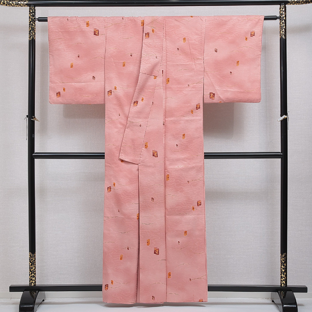 小紋 洗える着物 袷 身丈159cm 裄丈63cm ポリエステル Cランク Mサイズ 広衿 インフォーマル 色紙 雲取り ピンク系 1215-16114