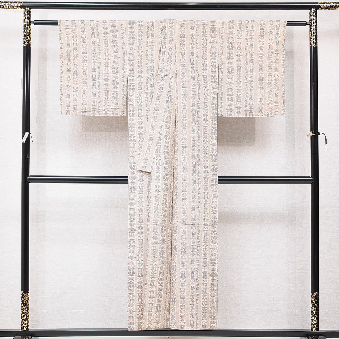 洗える着物 木綿の紬 単衣 身丈150cm 裄丈62cm 木綿 Sランク カジュアル バチ衿 Sサイズ 肩当て 縞 ベージュ系 PO 1223-15338