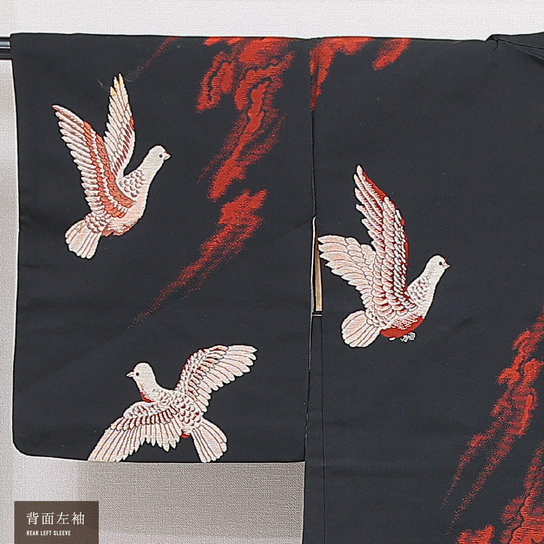 アンティーク 羽織 袷 身丈82cm 裄丈62cm 正絹 Cランク Sサイズ 紐あり 鳩 黒系 RP 1232-16447
