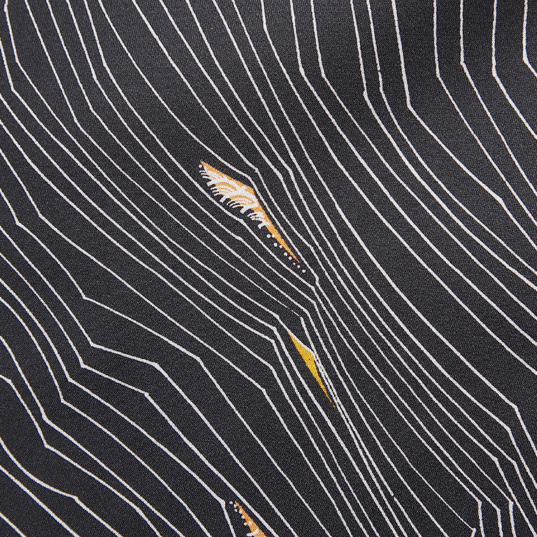 小紋 洗える着物 袷 身丈158cm 裄丈63cm ポリエステル Aランク Mサイズ バチ衿 インフォーマル 創作柄 黒系 1215-15803