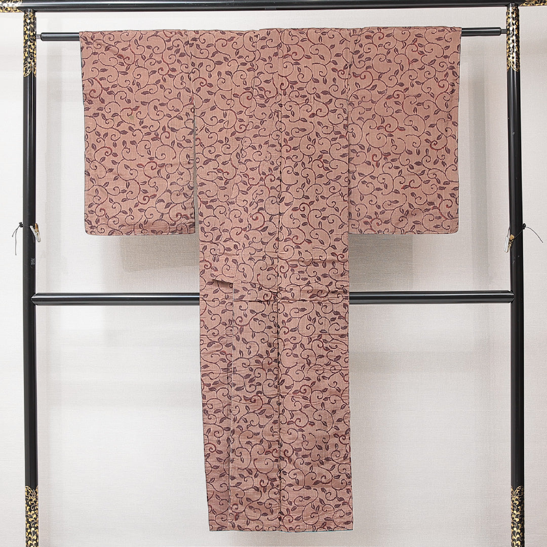 アンティーク 銘仙の着物 袷 身丈146cm 裄丈61cm 正絹 Aランク バチ衿 XSサイズ 唐草 茶系 RP 1223-15206