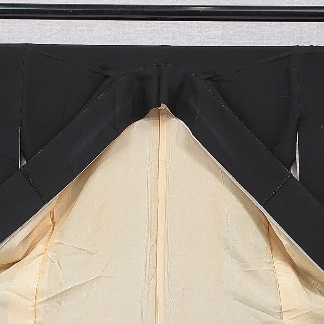 黒留袖 袷 身丈159cm 裄丈65cm 五つ紋 五三桐 フォーマル Cランク Mサイズ 正絹 比翼仕立て 広衿 菊 金駒刺繍 1211-F0740