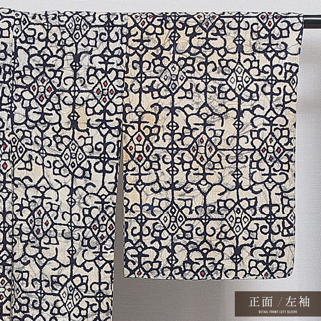 紬 単衣 身丈147cm 裄丈60cm 正絹 Cランク カジュアル バチ衿 XSサイズ 染め紬 創作柄 クリーム系 LP 1223-16044