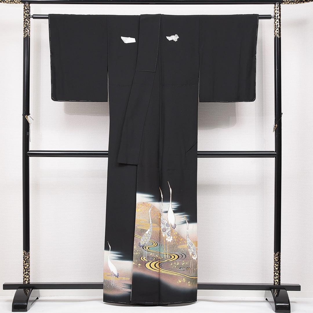 新古品 黒留袖 袷 身丈161cm 裄丈63cm 五つ紋 五三桐 フォーマル Nランク Lサイズ 正絹 比翼仕立て 広衿 鶴 菊 金駒刺繍 落款 しつけ糸 1211-F0644