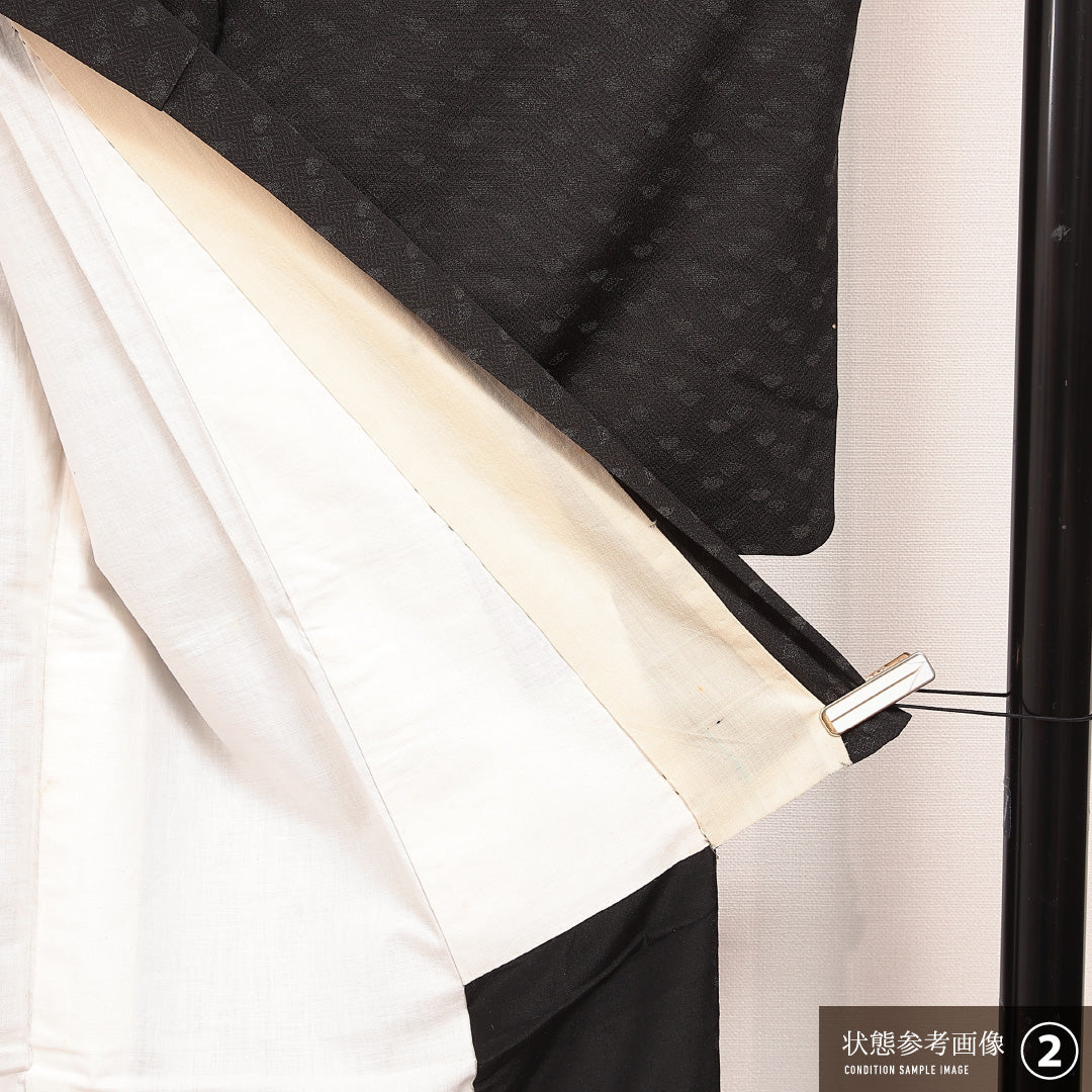 アンティーク 色無地 袷 身丈139cm 裄丈63cm 正絹 Dランク 一つ紋 (揚羽蝶) 紋意匠 (紗綾形と五三桐) 広衿 XSサイズ 黒系 RP 1219-16874