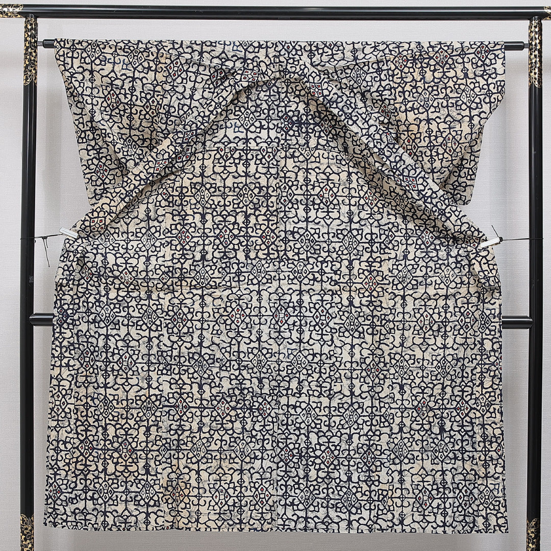 紬 単衣 身丈147cm 裄丈60cm 正絹 Cランク カジュアル バチ衿 XSサイズ 染め紬 創作柄 クリーム系 LP 1223-16044