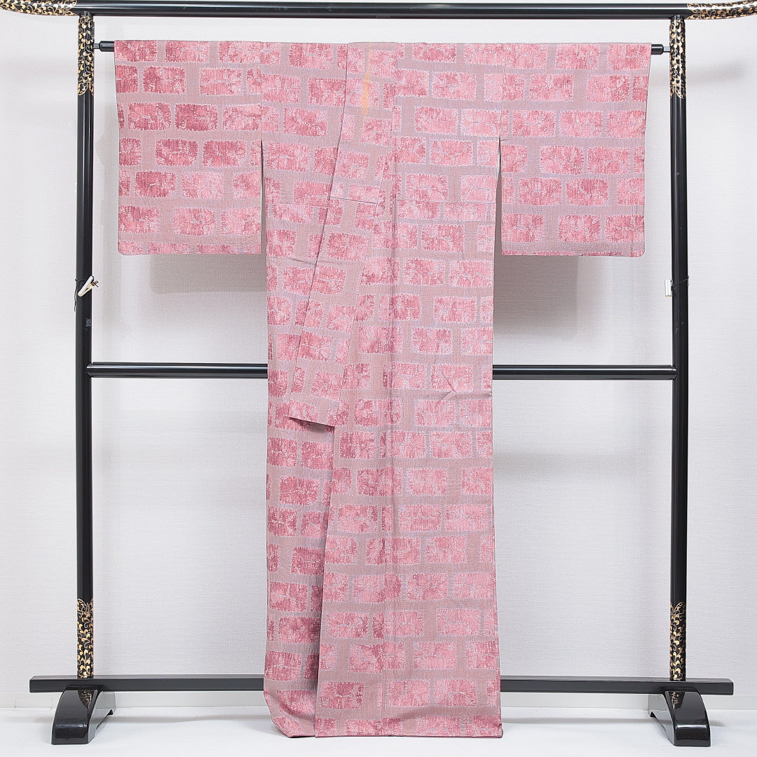 紬 袷 身丈165cm 裄丈67cm 正絹 Cランク XLサイズ 広衿 カジュアル 後染め 格子 ピンク系 1216-16870