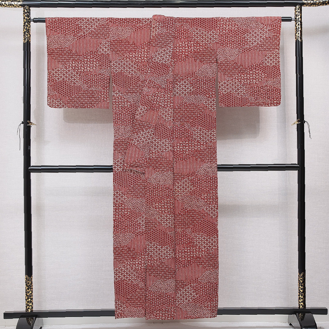 江戸小紋（寄せ柄） 単衣 身丈154cm 裄丈65cm 正絹 Cランク Sサイズ 広衿 インフォーマル 赤系 1262-15679