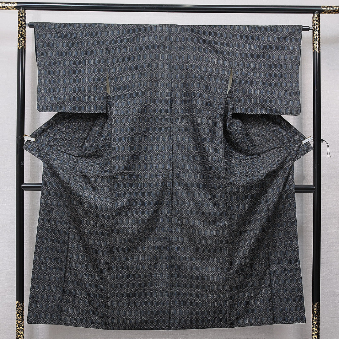 紬 袷 身丈153cm 裄丈63cm 正絹 Cランク カジュアル 広衿 Sサイズ 亀甲 紺系 HP 1223-15709