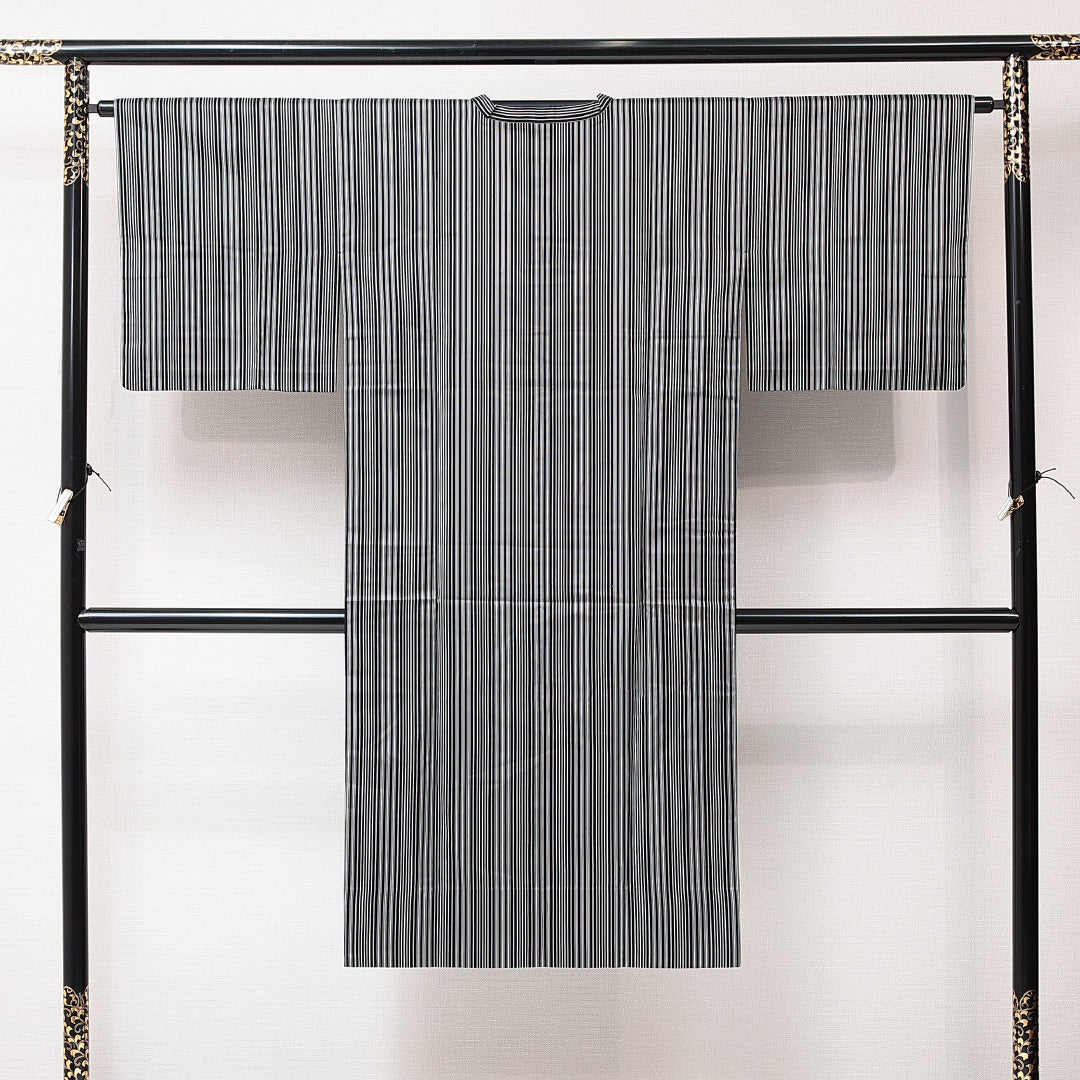道行コート 袷 身丈128cm 裄丈64cm 正絹 Sランク セミフォーマル Mサイズ 縞 黒系 RP 1237-15282