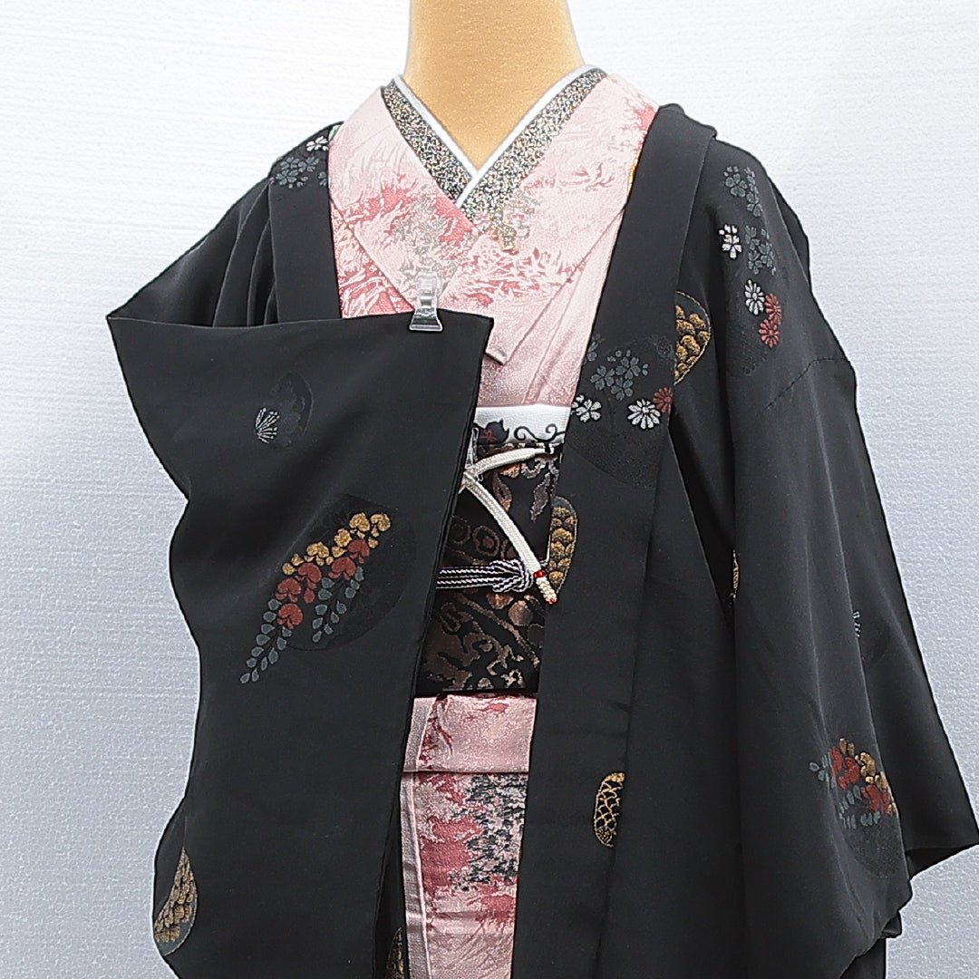 アンティーク 黒羽織 袷 身丈82cm 裄丈63cm 正絹 Bランク 一つ紋 (三階菱) Sサイズ 紐あり 植物柄 黒系 RP 1233-16784