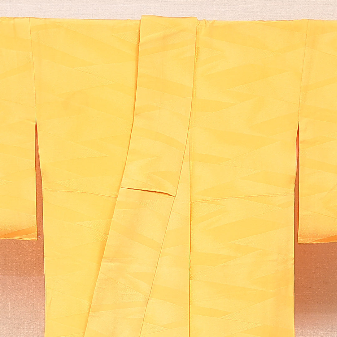 色無地 袷 身丈161cm 裄丈65cm 正絹 Cランク Lサイズ 広衿 一つ紋（丸に違い鷹の羽） セミフォーマル 紋意匠 幾何学文様 織り出し 黄系 1214-16889