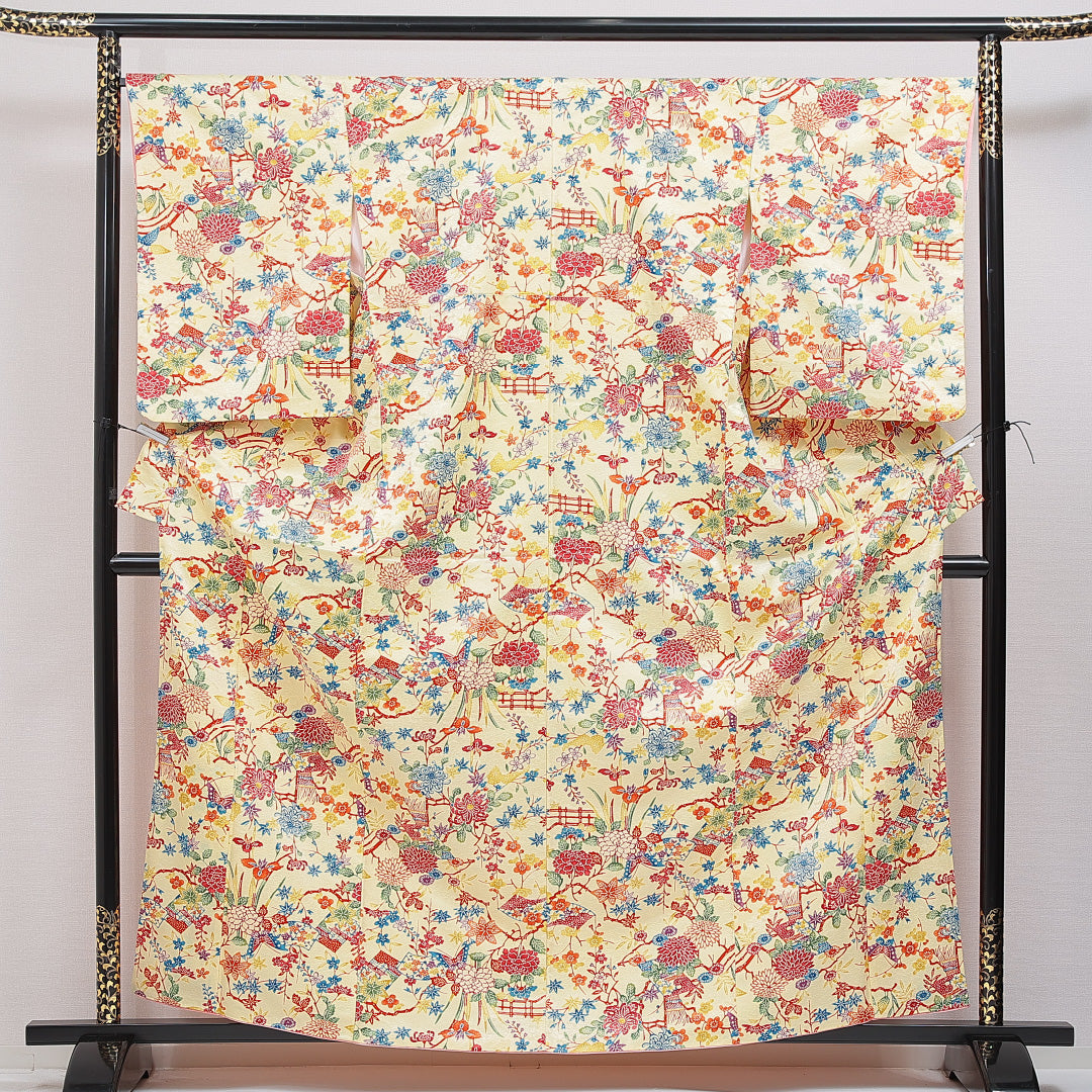 洗える着物 小紋 袷 身丈162cm 裄丈66cm ポリエステル Sランク インフォーマル バチ衿 Lサイズ 蝶 菊 菖蒲 黄系 RP 1221-15996