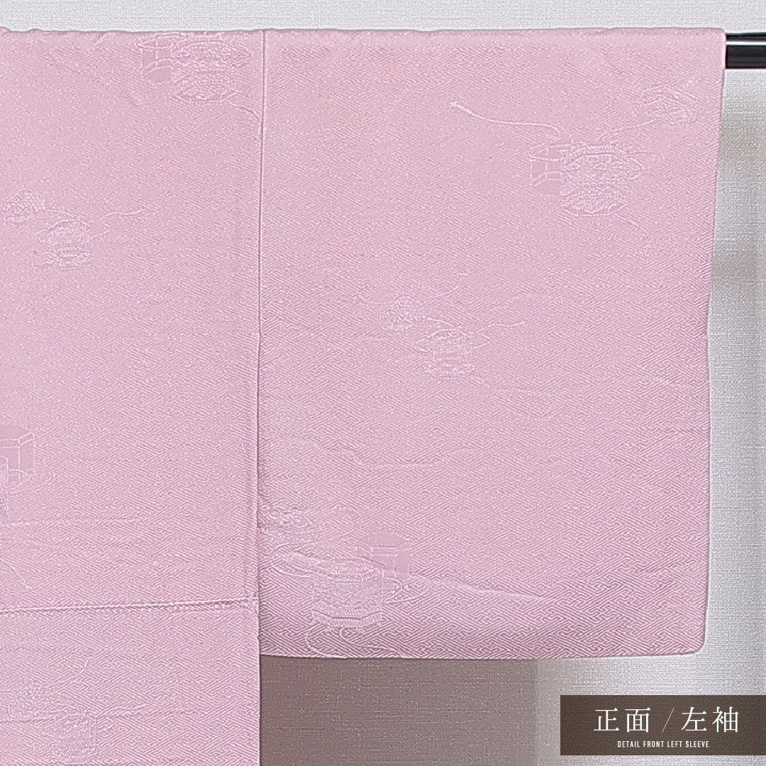 色無地 袷 身丈149cm 裄丈62cm 正絹 Cランク 紋意匠 (紗綾形に貝桶) インフォーマル 広衿 XSサイズ 織り出し 紫系 LP 1219-16038