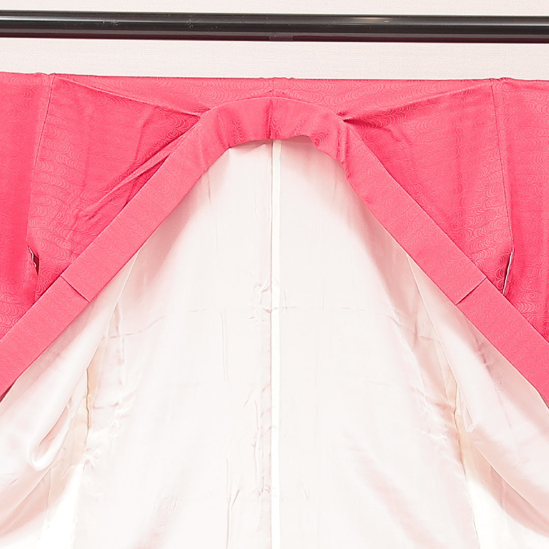 色無地 袷 身丈156cm 裄丈62cm 正絹 Sランク Mサイズ バチ衿 一つ紋（五三桐） セミフォーマル 紋意匠 観世水 ピンク系 1214-16891